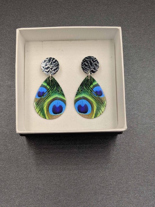 eye-catching-earrings-peacock-feathers-sublimated-aluminium