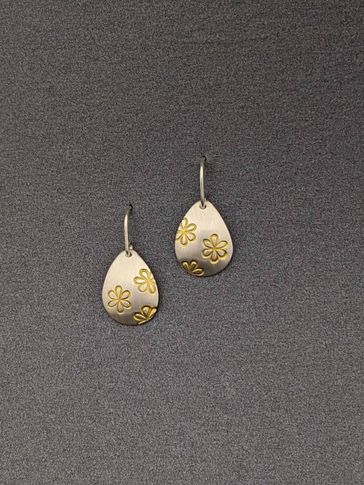 handmade-sterling-silver-teardrop-earrings-daisy-stamped